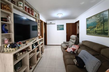 Casa à venda com 213m², 3 quartos e 2 vagasSala de TV