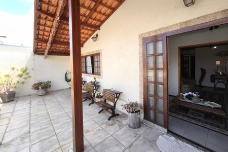 Casa à venda com 213m², 3 quartos e 2 vagasQuintal