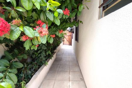 Casa à venda com 213m², 3 quartos e 2 vagasCorredor - Quintal