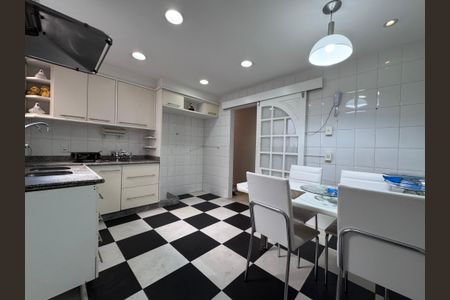 Apartamento à venda com 323m², 4 quartos e 4 vagas Apartamento à venda com 323m², 4 quartos e 4 vagasCozinha