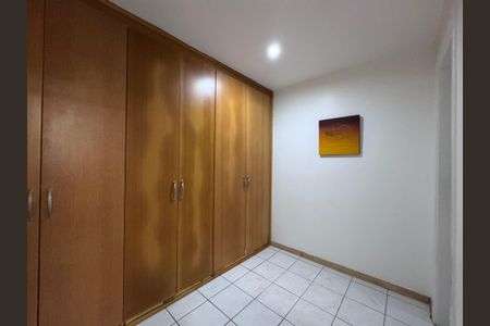 Apartamento à venda com 323m², 4 quartos e 4 vagas Apartamento à venda com 323m², 4 quartos e 4 vagasÁrea de Serviço - Quarto