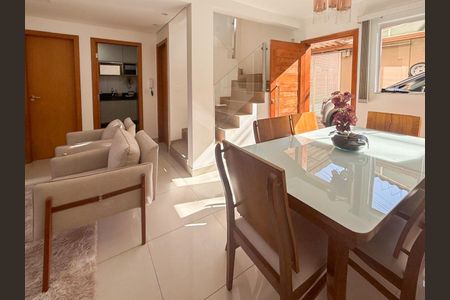 Casa à venda com 94m², 3 quartos e 2 vagasSala