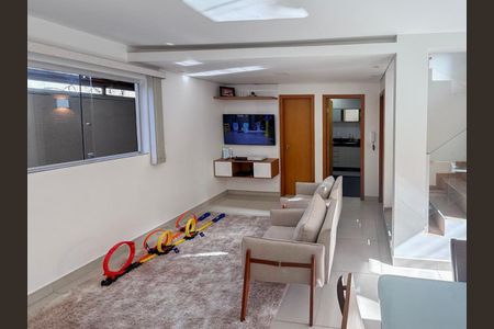 Sala de casa à venda com 3 quartos, 94m² em Vitoria, Belo Horizonte