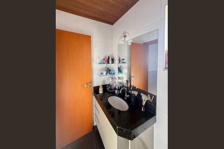 Casa à venda com 94m², 3 quartos e 2 vagasBanheiro da Suíte