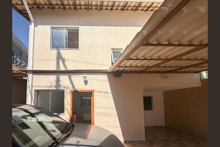 Casa à venda com 94m², 3 quartos e 2 vagasFachada
