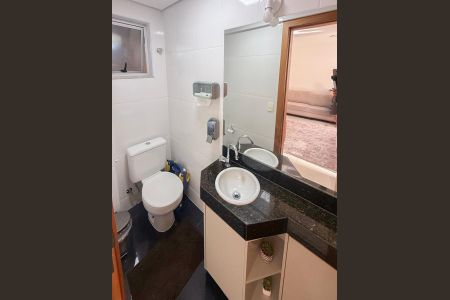 Casa à venda com 94m², 3 quartos e 2 vagasLavabo