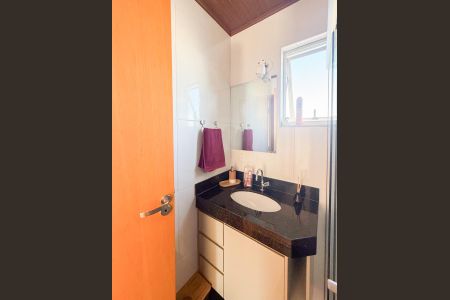 Casa à venda com 94m², 3 quartos e 2 vagasBanheiro Social