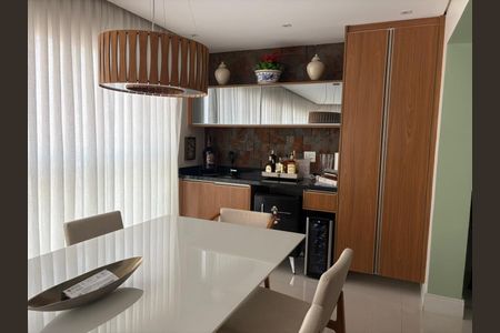Apartamento à venda com 91m², 3 quartos e 2 vagas Apartamento à venda com 91m², 3 quartos e 2 vagasSala de jantar