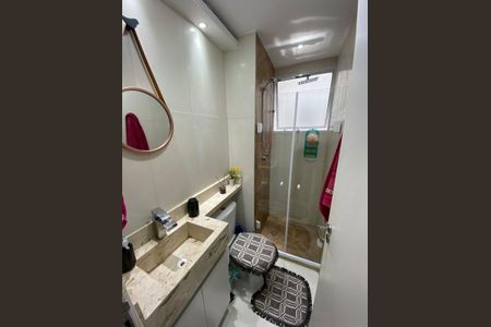 Banheiro de apartamento para alugar com 2 quartos, 40m² em Brás de Pina, Rio de Janeiro