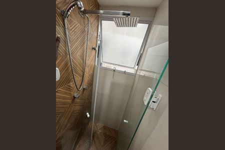 Banheiro de apartamento para alugar com 2 quartos, 40m² em Brás de Pina, Rio de Janeiro