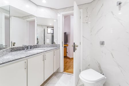 Apartamento à venda com 172m², 4 quartos e 3 vagasBanheiro da Suíte 2