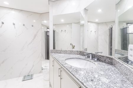 Apartamento à venda com 172m², 4 quartos e 3 vagasBanheiro da Suíte 2