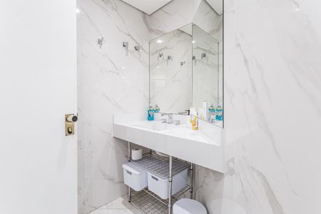 Apartamento à venda com 172m², 4 quartos e 3 vagasBanheiro da Suíte 1