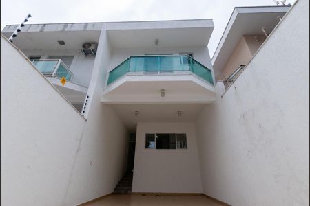 Casa à venda com 230m², 4 quartos e 4 vagasFoto 02