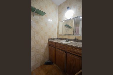 Casa para alugar com 200m², 2 quartos e 2 vagasBanheiro