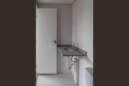 Banheiro de apartamento à venda com 2 quartos, 45m² em Vila Galvão, Guarulhos