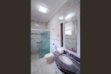 Casa à venda com 200m², 3 quartos e 2 vagas Casa à venda com 200m², 3 quartos e 2 vagasBanheiro da Suíte