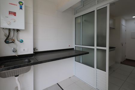 Apartamento para alugar com 55m², 2 quartos e 1 vagaÁrea de Serviço e Varanda