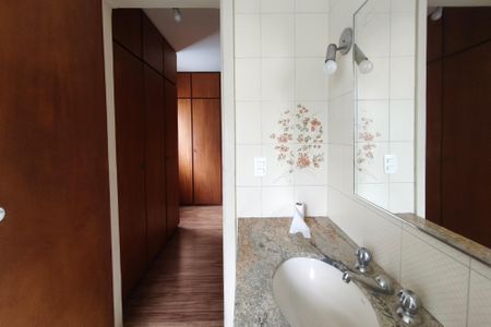 Apartamento para alugar com 130m², 3 quartos e 1 vaga Apartamento para alugar com 130m², 3 quartos e 1 vagaBanheiro Suíte