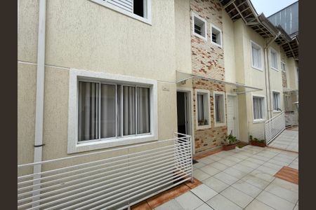 Casa de condomínio à venda com 170m², 3 quartos e 1 vaga Casa de condomínio à venda com 170m², 3 quartos e 1 vagaFachada