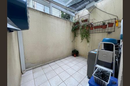 Casa de condomínio à venda com 170m², 3 quartos e 1 vaga Casa de condomínio à venda com 170m², 3 quartos e 1 vagaQuintal