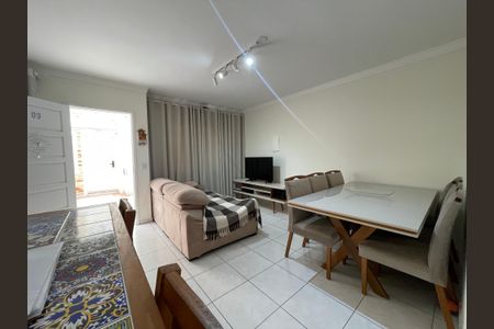 Sala de casa de condomínio à venda com 3 quartos, 170m² em Jardim Cláudia, São Paulo