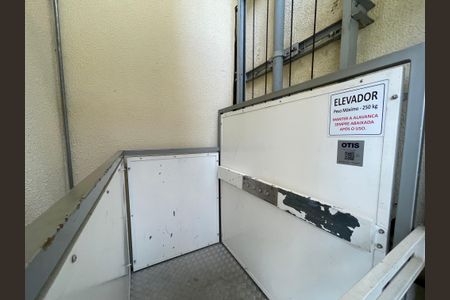 Casa de condomínio à venda com 170m², 3 quartos e 1 vaga Casa de condomínio à venda com 170m², 3 quartos e 1 vagaÁrea comum