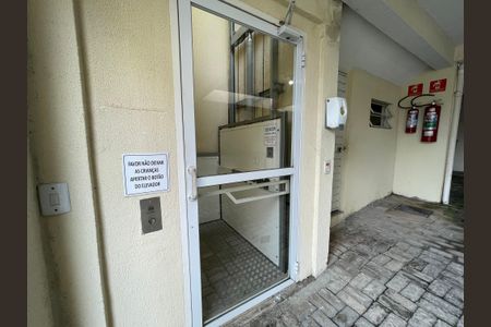 Casa de condomínio à venda com 170m², 3 quartos e 1 vaga Casa de condomínio à venda com 170m², 3 quartos e 1 vagaÁrea comum