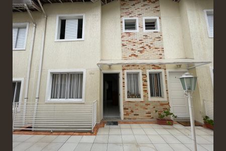 Casa de condomínio à venda com 170m², 3 quartos e 1 vaga Casa de condomínio à venda com 170m², 3 quartos e 1 vagaFachada