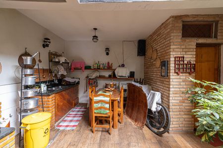 Casa à venda com 191m², 3 quartos e 2 vagasChurrasqueira