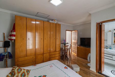 Casa à venda com 191m², 3 quartos e 2 vagasSuíte