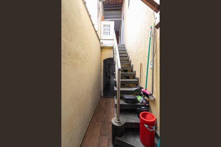 Casa à venda com 191m², 3 quartos e 2 vagasEscada