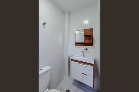 Banheiro de kitnet/studio para alugar com 1 quarto, 33m² em Liberdade, São Paulo