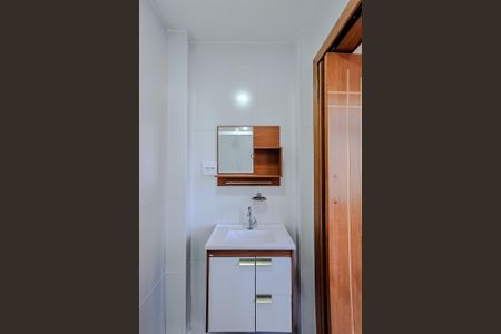 Banheiro de kitnet/studio para alugar com 1 quarto, 33m² em Liberdade, São Paulo