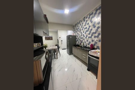 Cozinha de apartamento para alugar com 2 quartos, 55m² em Centro, São Vicente