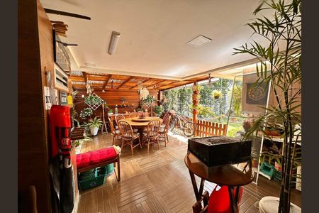 Apartamento à venda com 195m², 3 quartos e 2 vagasÁrea externa