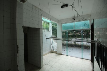 Casa à venda com 740m², 4 quartos e 2 vagasÁrea de Serviço