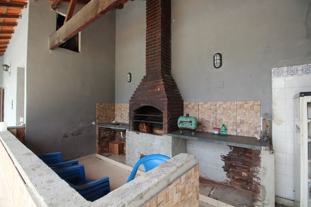 Casa à venda com 740m², 4 quartos e 2 vagasChurrasqueira