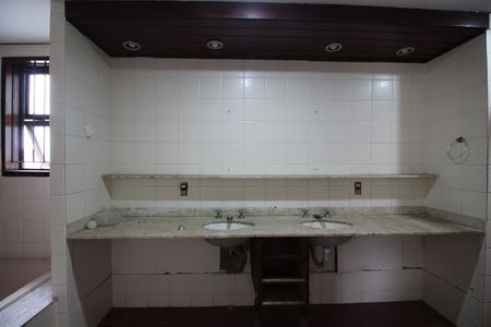 Casa à venda com 740m², 4 quartos e 2 vagasQuarto 4 - Suite