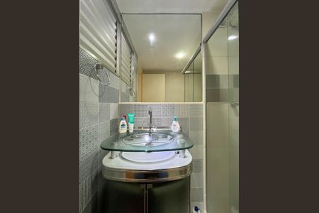 Apartamento à venda com 104m², 2 quartos e 2 vagasBanheiro da Suíte 