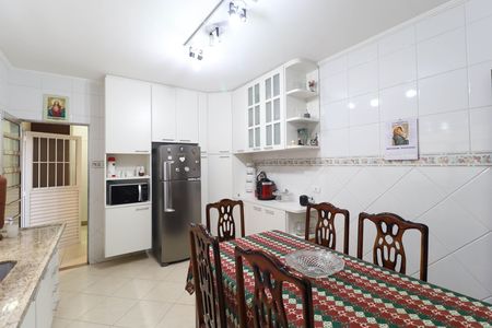 Casa à venda com 180m², 4 quartos e 2 vagas