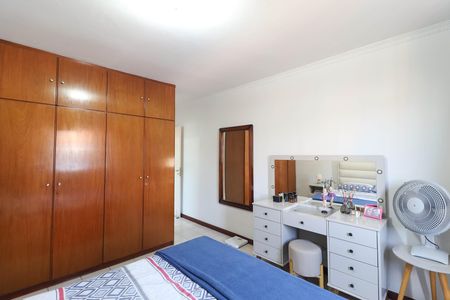 Casa à venda com 180m², 4 quartos e 2 vagas