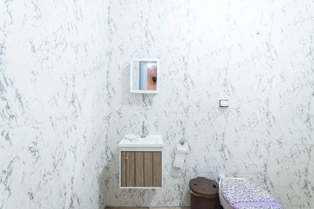 Casa à venda com 240m², 2 quartos e 2 vagasBanheiro 1 (segundo andar)