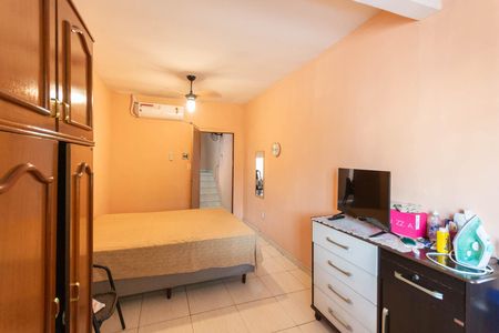 Quarto 1 (segundo andar) de casa à venda com 2 quartos, 240m² em Benfica, Rio de Janeiro