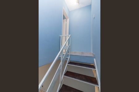 Casa de condomínio para alugar com 70m², 2 quartos e sem vagaEscada