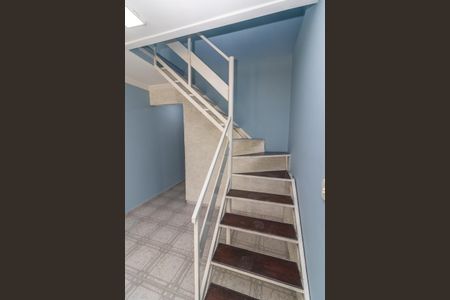 Casa de condomínio para alugar com 70m², 2 quartos e sem vagaEscada