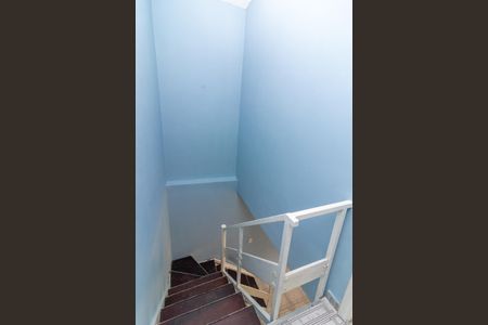 Casa de condomínio para alugar com 70m², 2 quartos e sem vagaEscada