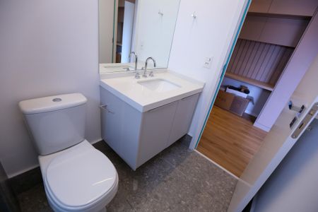 Apartamento para alugar com 67m², 2 quartos e 1 vaga Apartamento para alugar com 67m², 2 quartos e 1 vagaBanheiro da Suíte