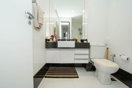 Apartamento à venda com 82m², 2 quartos e 1 vagaBANHEIRO2