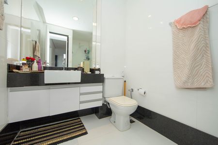 Apartamento à venda com 82m², 2 quartos e 1 vagaBANHEIRO2